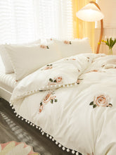 Charger l\'image dans la visionneuse de la galerie, Pom Pom Decor Flower Print Duvet Cover Set Without Filler