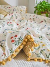 Charger l\'image dans la visionneuse de la galerie, Pom Pom Decor Flower Print Duvet Cover Set Without Filler