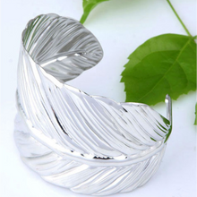 Charger l\&#39;image dans la visionneuse de la galerie, Vintage Boho Leaf Bangle  (Ships From USA)