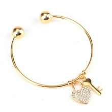 Charger l\&#39;image dans la visionneuse de la galerie, Key To The Heart Bangle (Shipped From USA)