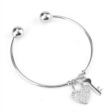 Charger l\&#39;image dans la visionneuse de la galerie, Key To The Heart Bangle (Shipped From USA)